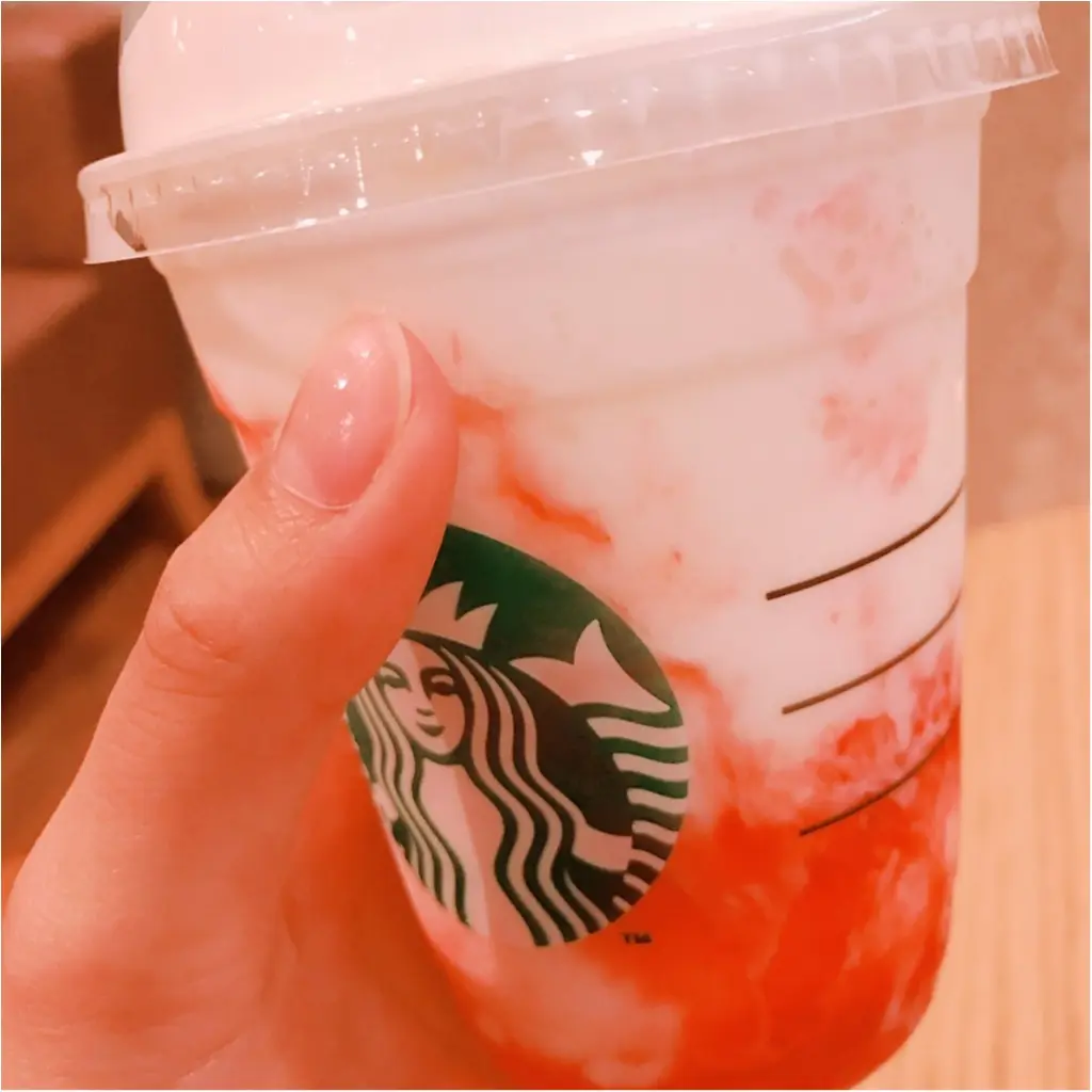 ☆★スタバ新作速報★☆長年愛され続ける大人気フレーバーが今年も帰ってきた♪本日発売‼︎『ストロベリークリームフラペチーノ®』が今年も激アツな予感♡_2