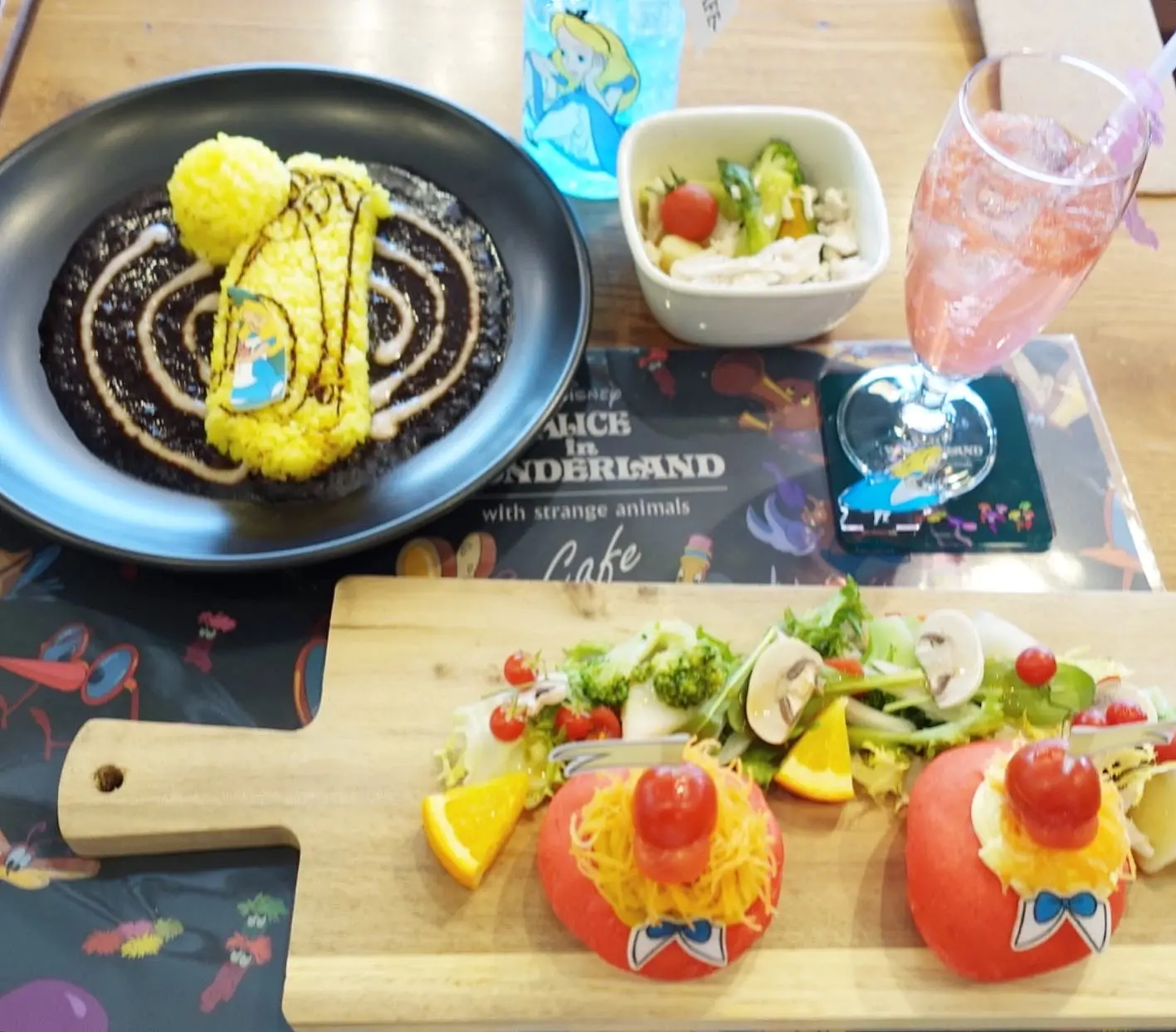 ふしぎの国のアリス好き必見!ふしぎの国のアリスカフェが大阪で開催中!ヘルシーメニュー満載の「OH MY CAFE」でアリスの世界観を堪能できちゃいます★_3
