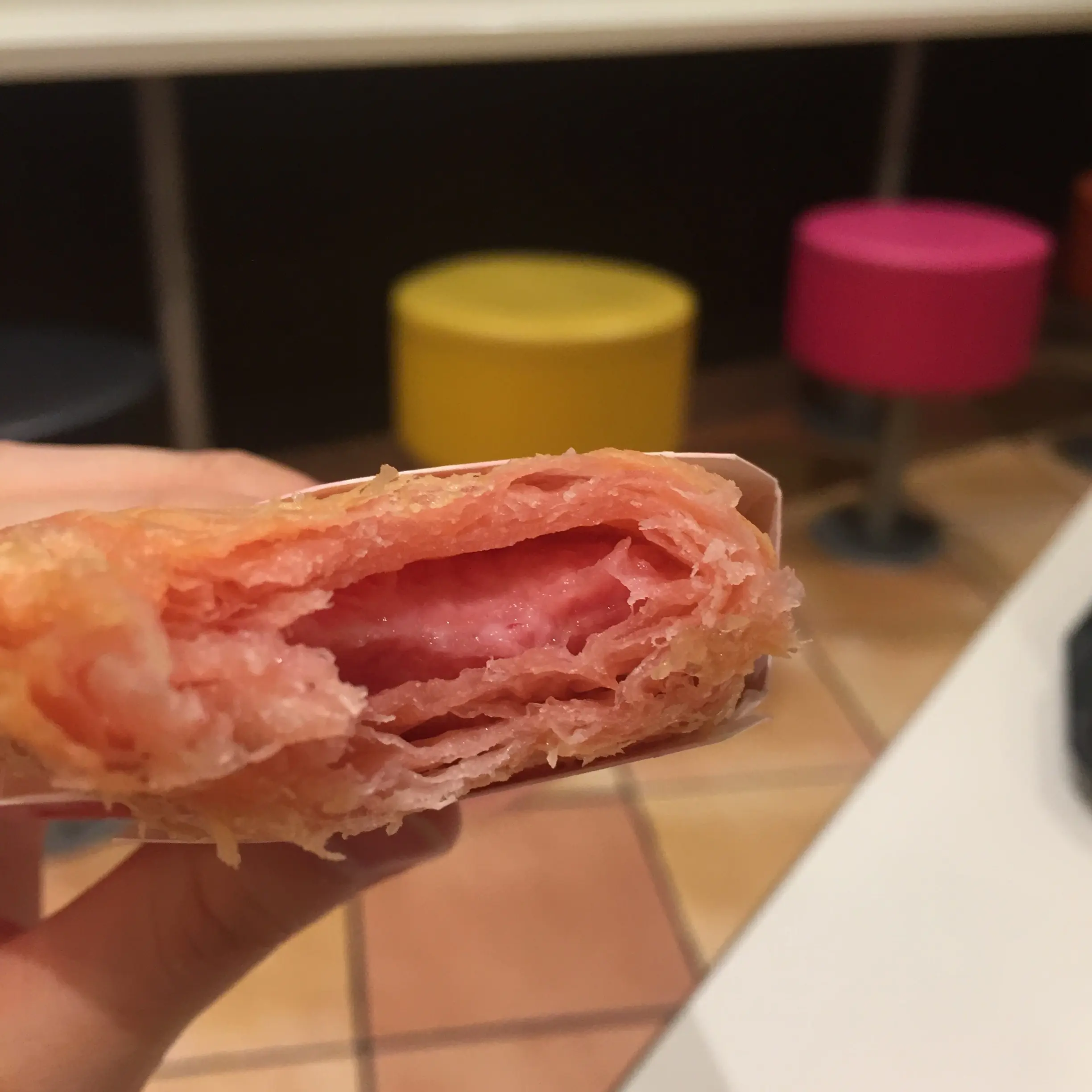 【FOOD】話題の新作!苺の三角チョコパイ最速レポ♡_2