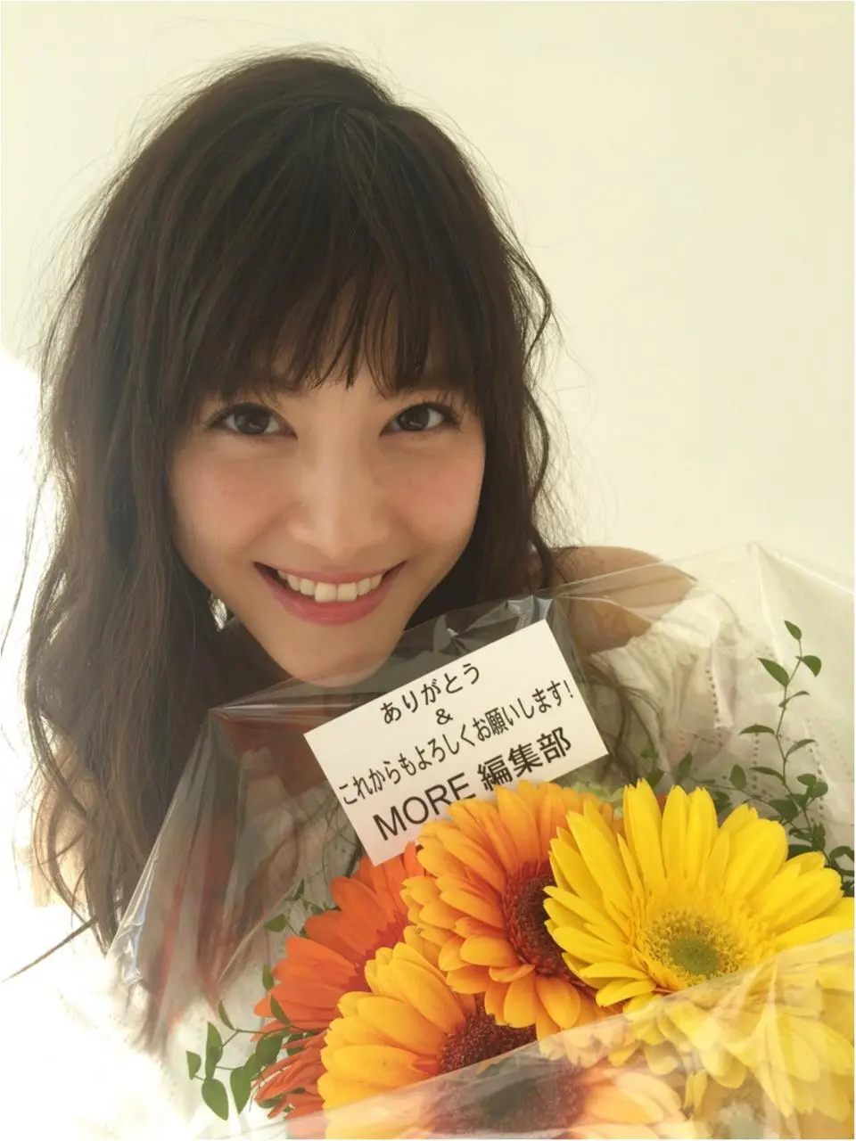 佐藤ありさ、カバー撮影後のHAPPYなスマイル♪_1