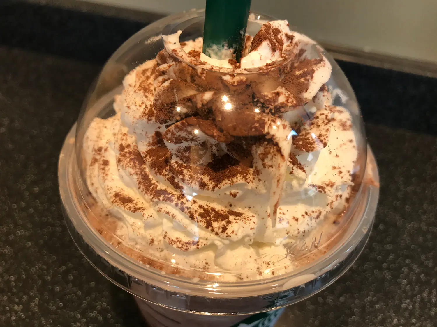 スタバのチョコレート ティー ケーキ フラペチーノのクリーム