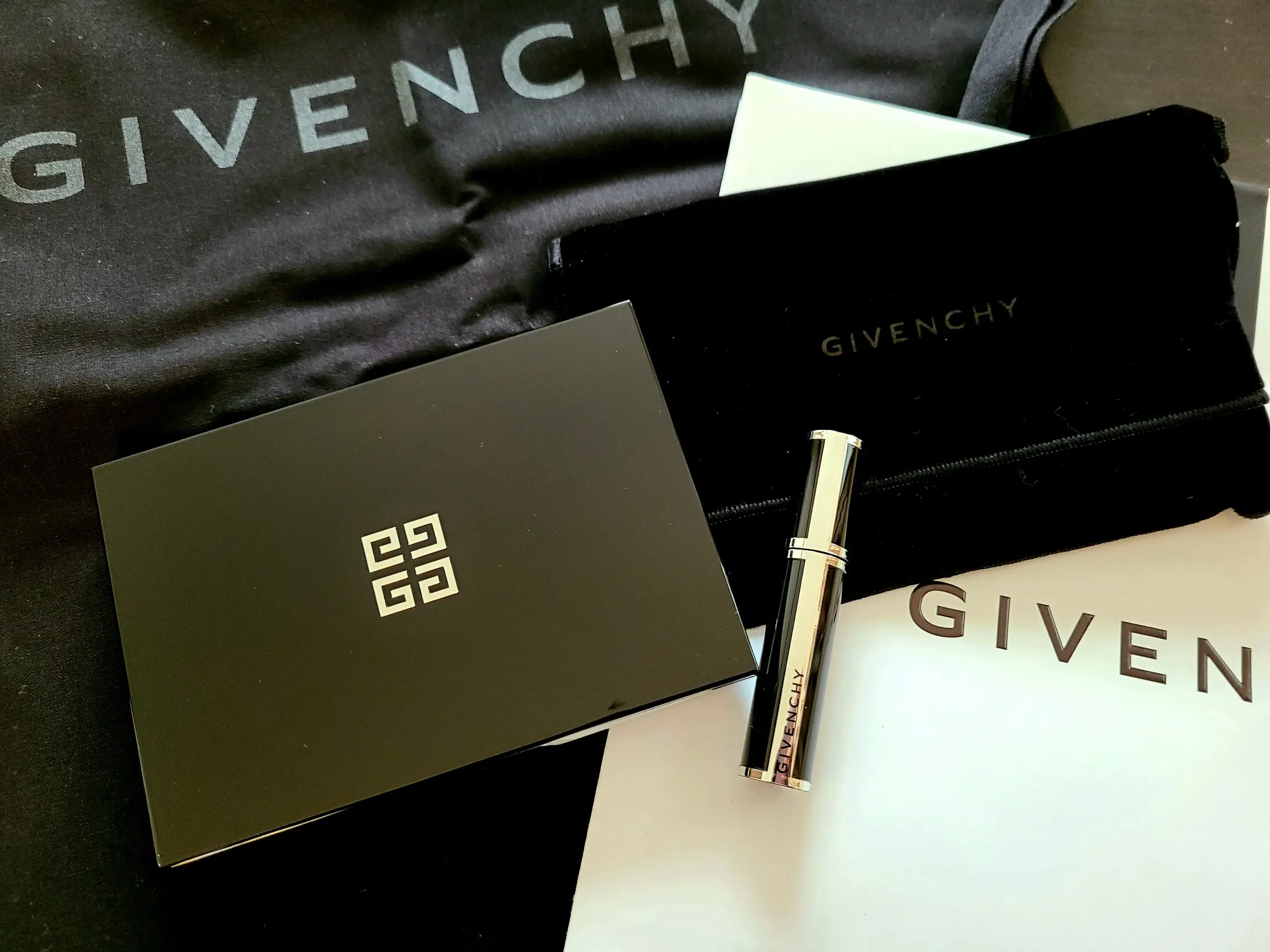 今年のクリスマスコフレは《GIVENCHY》の全て盛り込みパレット❤️_2