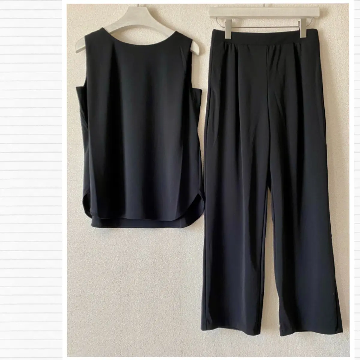 ユニクロのクレープジャージーTノースリーブとストレートパンツのセットアップ黒