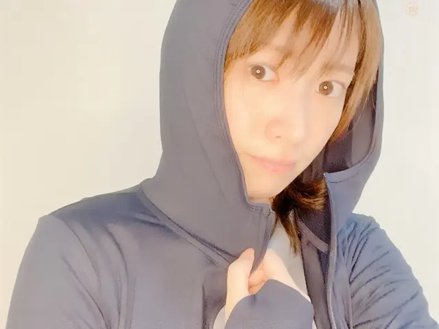 フード付きユニクロのエアリズムUVカットメッシュパーカ