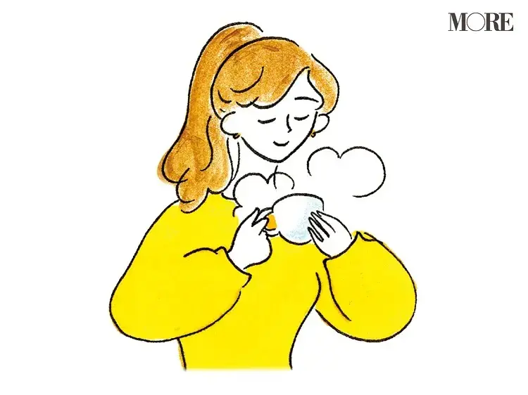 マグカップで温かい飲み物を飲む女性のイラスト