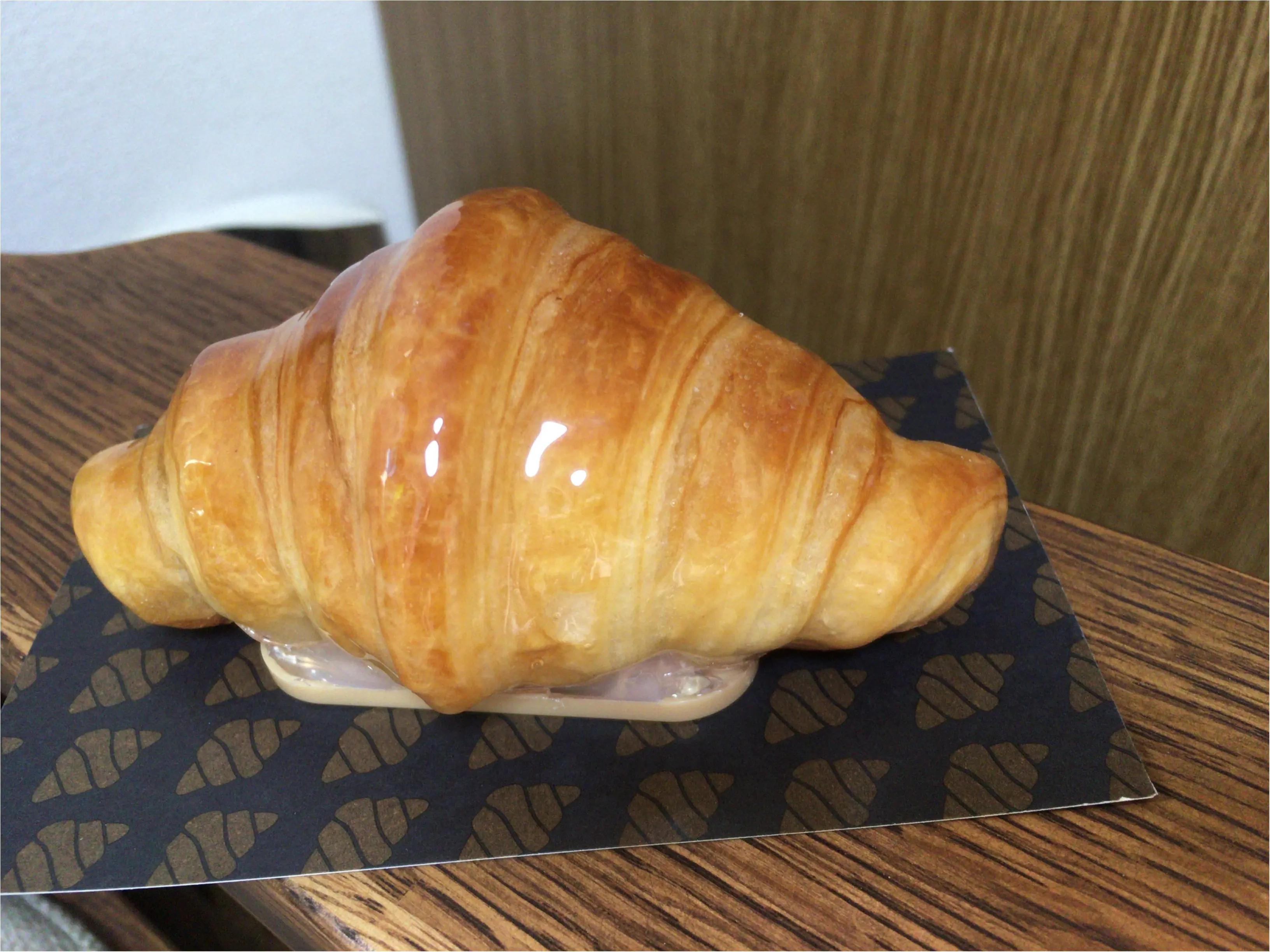 本物のパンでライト?クロワッサンが可愛い《パンプシェード》って何?なインテリア雑貨を見つけました!_3