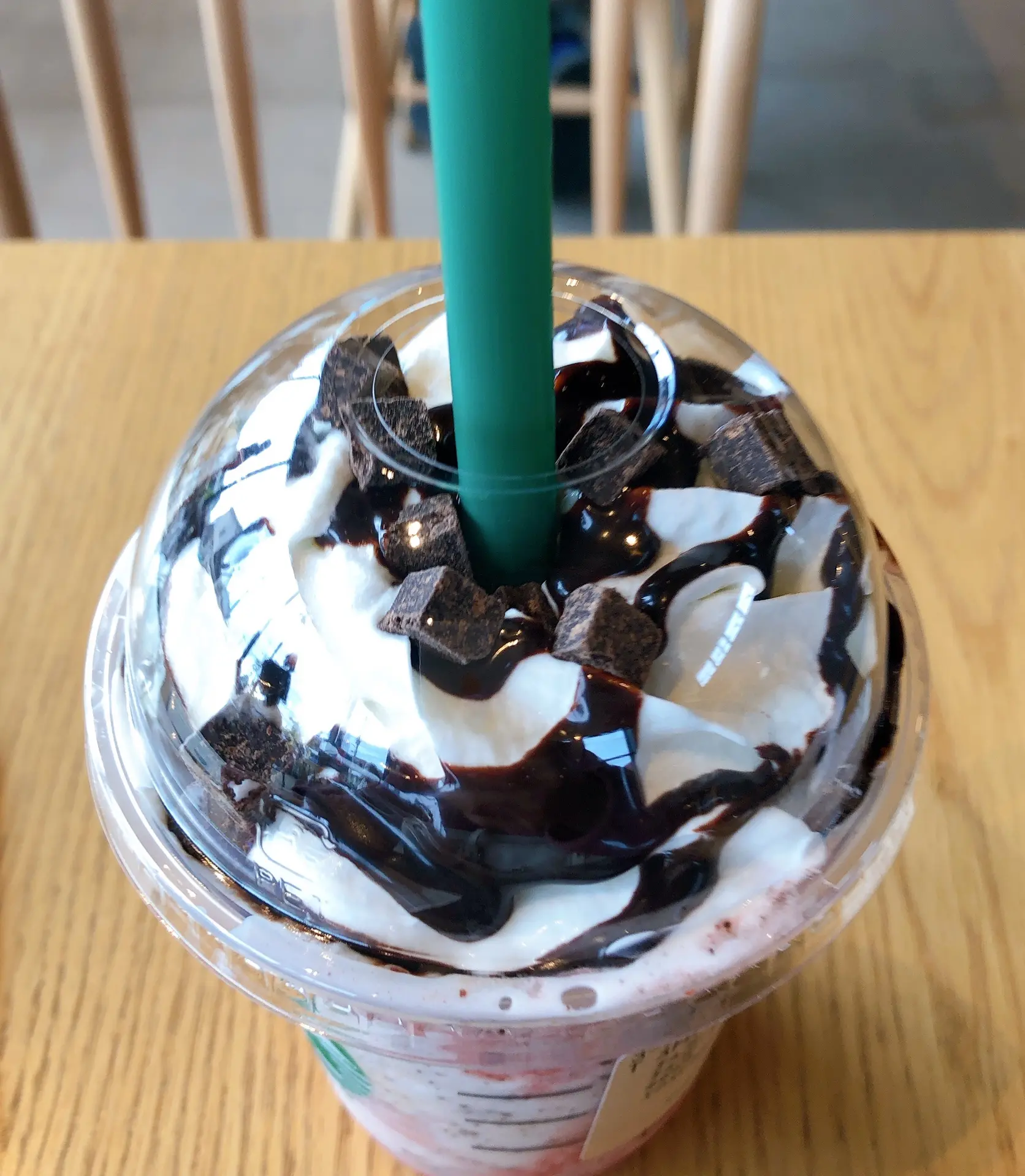 【#スタバ新作】店員さんオススメアレンジ♡いちご×チョコで贅沢パフェのようなフラペチーノ♩_3