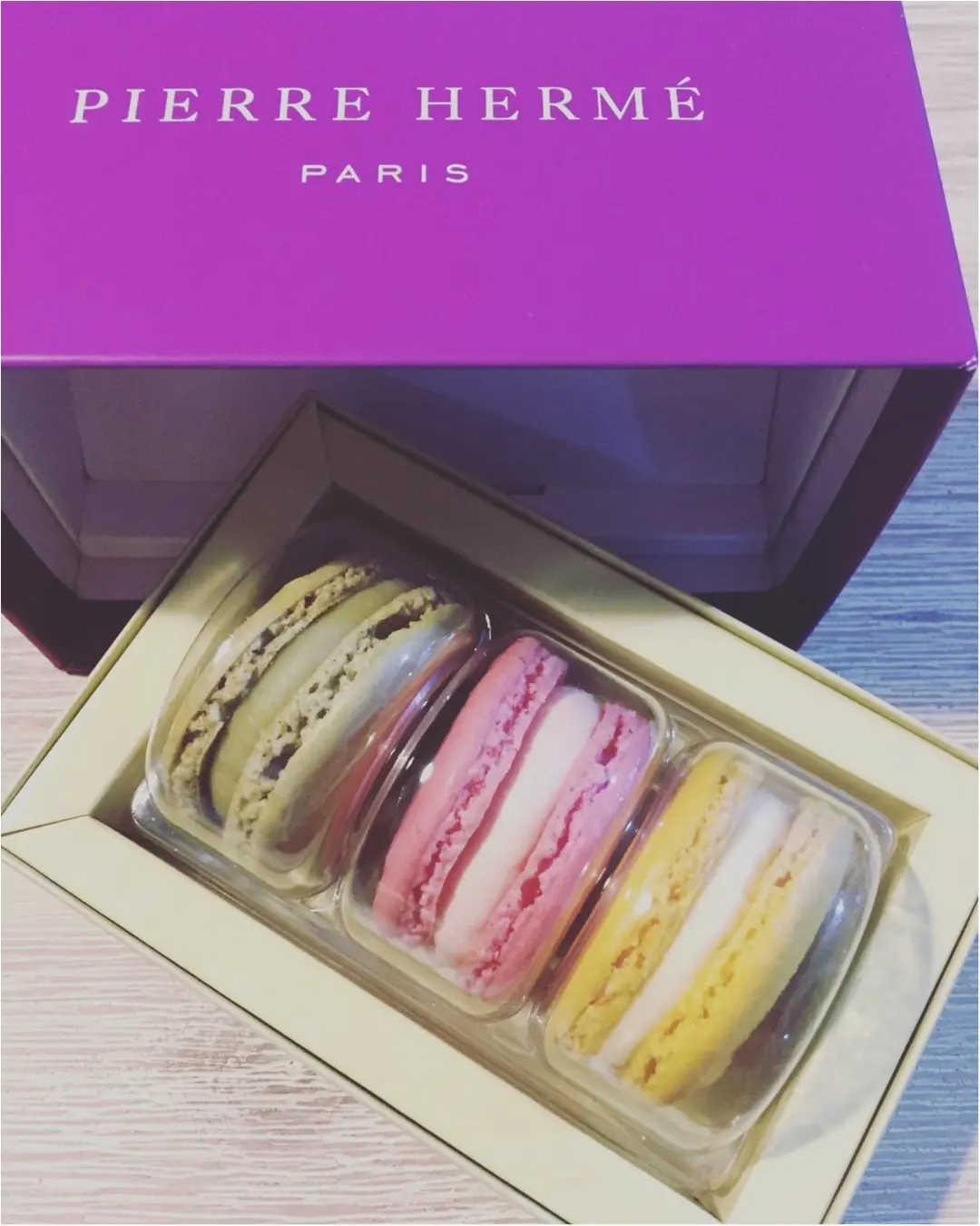 【1500円で買える至福!】1年間頑張った自分にご褒美❤︎《PIERRE HERME》さんのマカロンが絶品です。_1