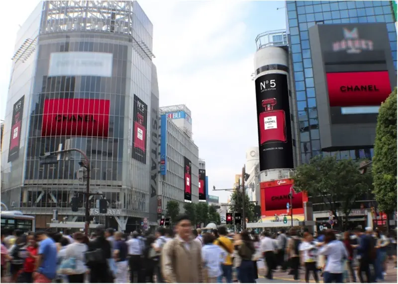 【話題沸騰中!!】「シャネル N°5」の真っ赤な限定ボトルが、渋谷や銀座の街をジャック♥_2