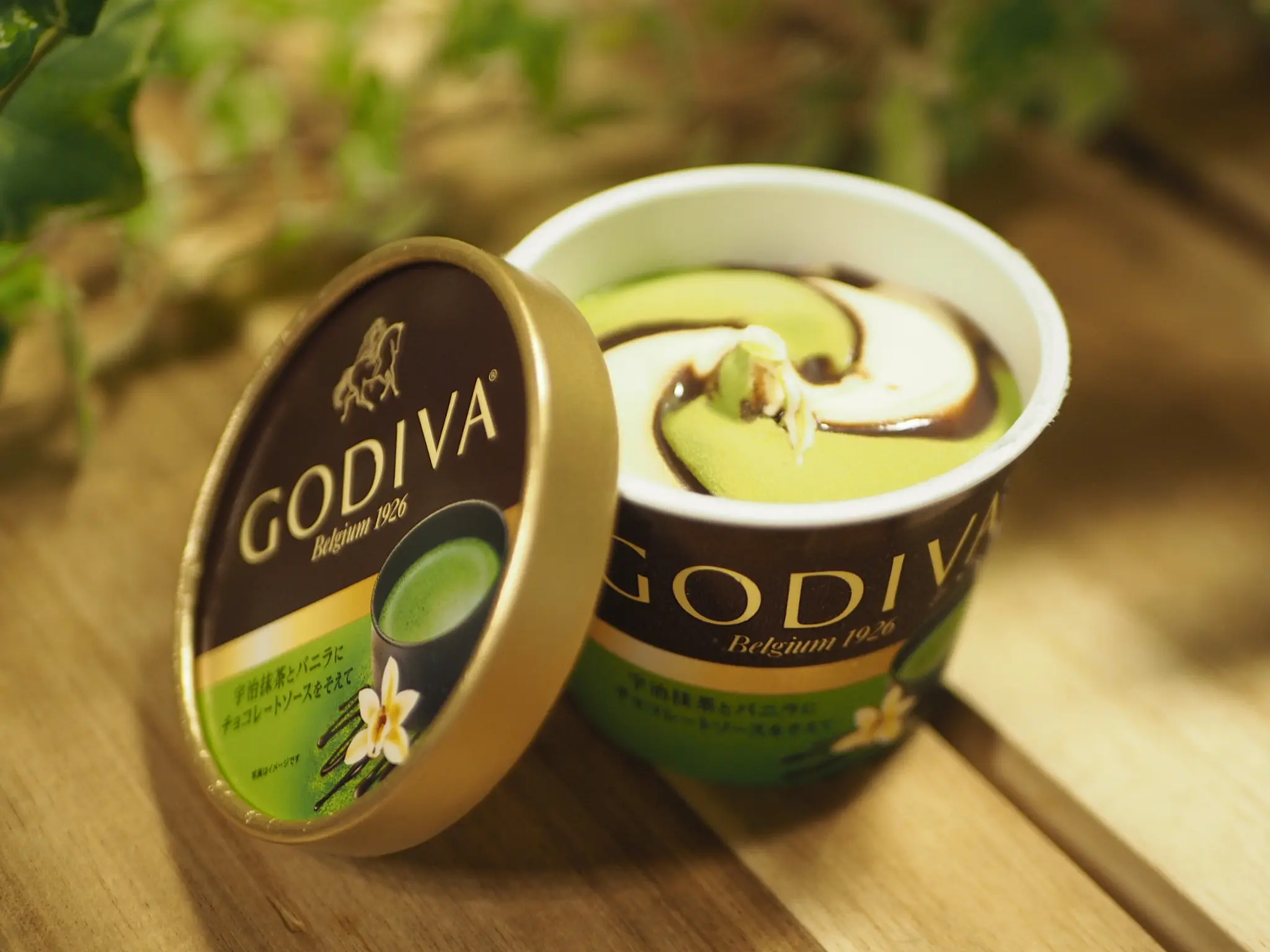 【おすすめアイス】《GODIVA×コンビニアイス》数量限定!「宇治抹茶とバニラにチョコレートソースを添えて」♡_3