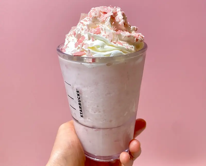 スタバ新作2022「さくら ストロベリー 白玉 フラペチーノ」実物。裏側