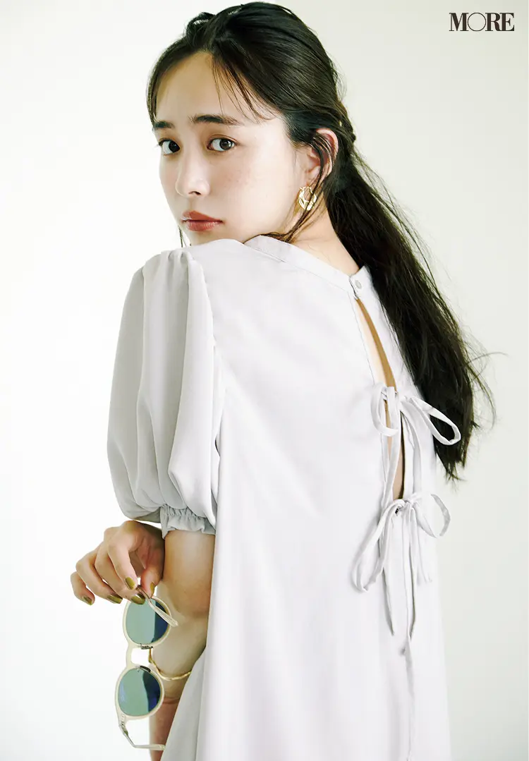 リエディの背中デザインが可愛いティアードワンピース