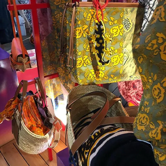 銀座、代官山、梅田や天神などを巡回する『ロエベ』の移動式ポップアップストア、知ってる?_3