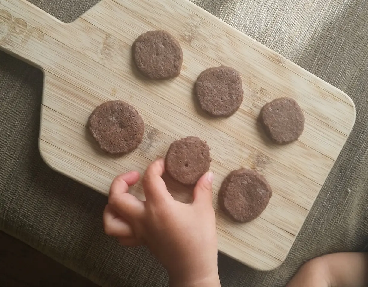 レシピあり【材料3つで!?】ホロホロの生チョコクッキーが自宅で簡単にできちゃうなんて!_10