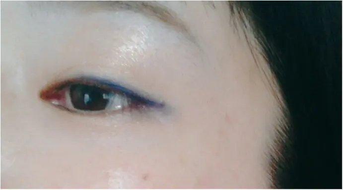 【MORE10月号】のBEAUTYトピックより、「新しいアイライン“ネイビー”という選択」を奥二重の私が挑戦してみました!(443 まゆ_4