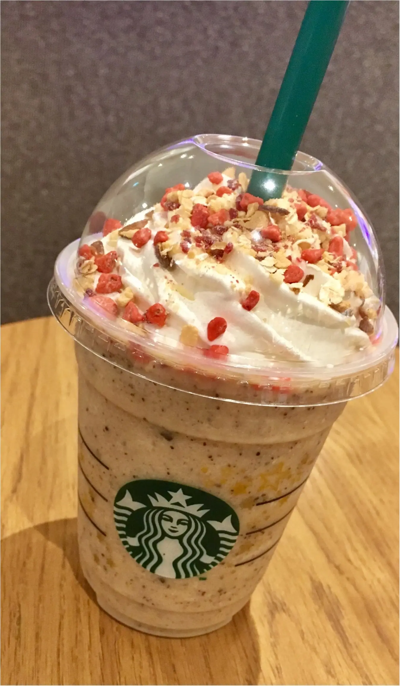 【スタバ新作】もう飲んだ?アーモンドミルク&グラノラフラペチーノ!!_1