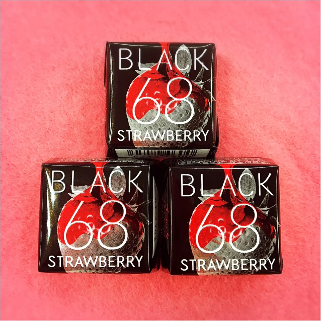 税込37円でリッチな気分!? ハイカカオを楽しめる「チロルチョコ〈ブラックストロベリー〉」を徹底解剖☆_1