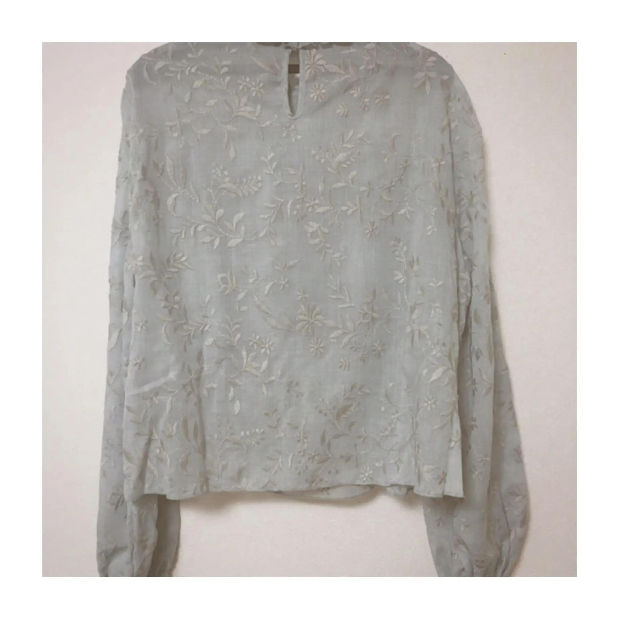 《#ザラジョ おすすめ❤️》【ZARA】でひとめボレした袖コンシャスなフリルブラウスがかわいすぎる!_2