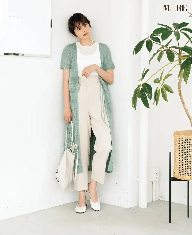【2021夏オフィスカジュアル】パンツ×Tシャツ×ロングカーディガン×フラットシューズのコーデ