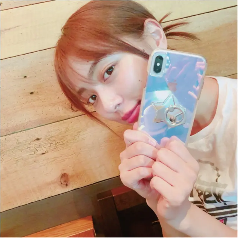 内田理央は、iPhone X用のケースをカスタム♡【モデルのオフショット:スマホケース編】_1