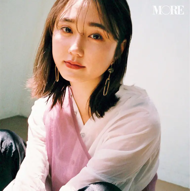 鈴木友菜の素敵な表情を撮影したのは……?【モデルのオフショット】_1