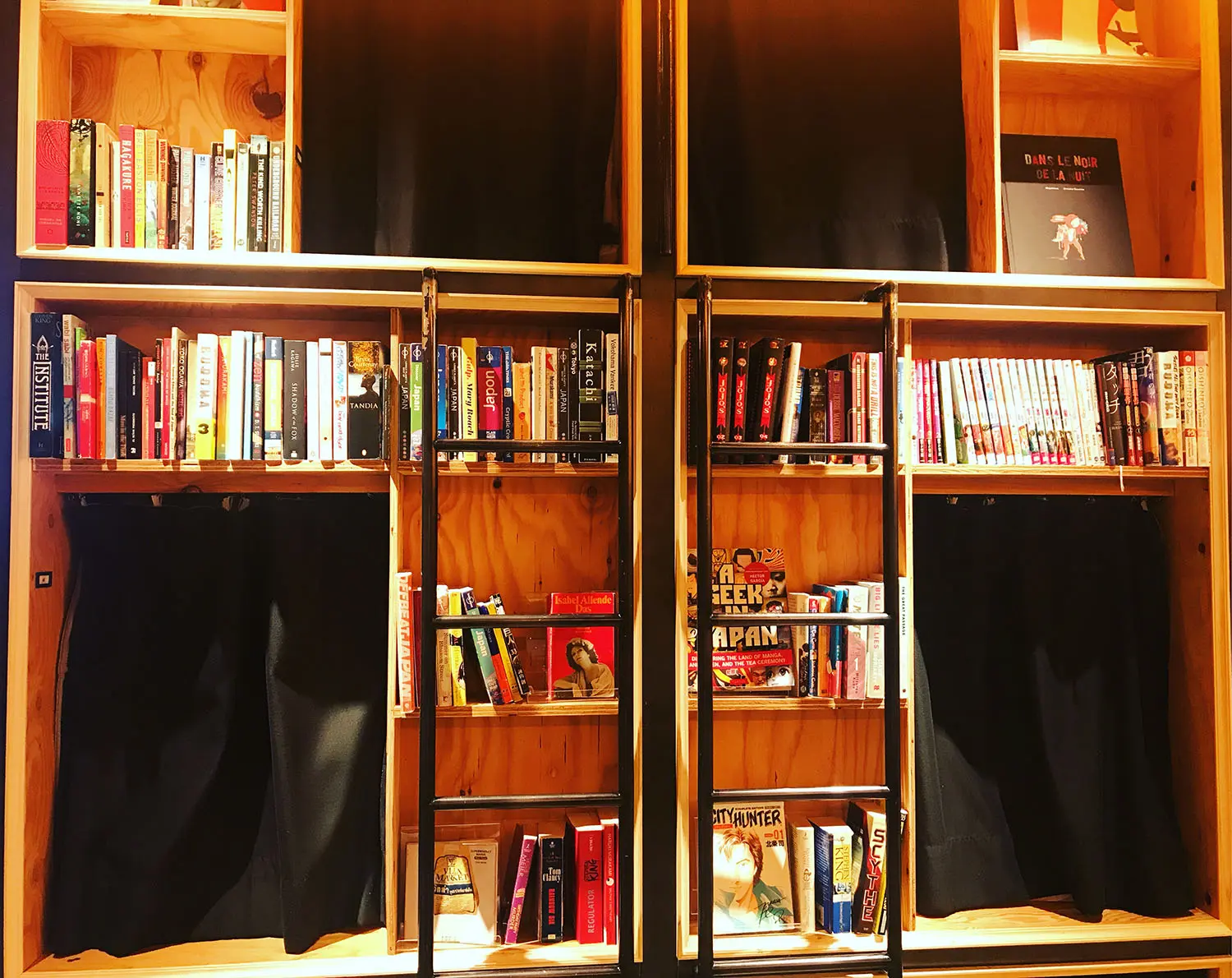「by BOOK AND BED TOKYO Shinjuku」の店内02