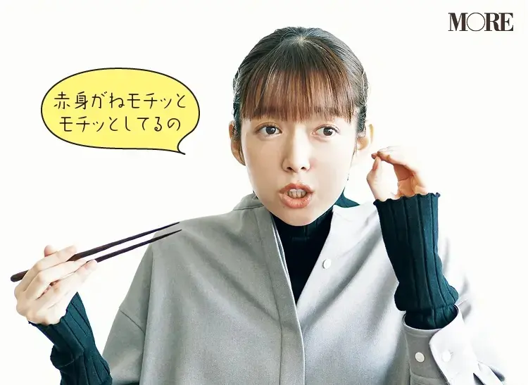 鹿児島県からお取り寄せした鰹を食べる佐藤栞里