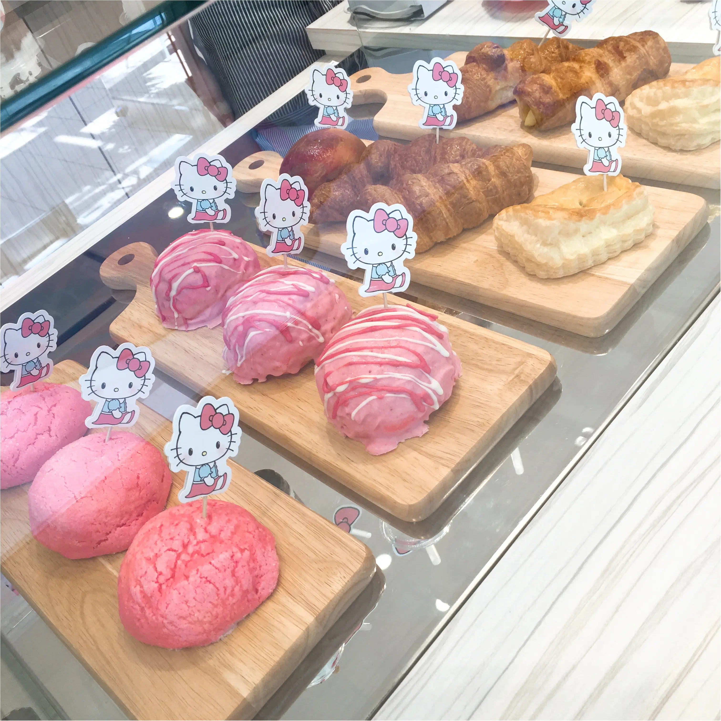 《キティちゃんのパン屋さんが原宿にオープン♡》かわいすぎるフード、限定グッツがたっくさん♡最後のページは初の試みです!!_9