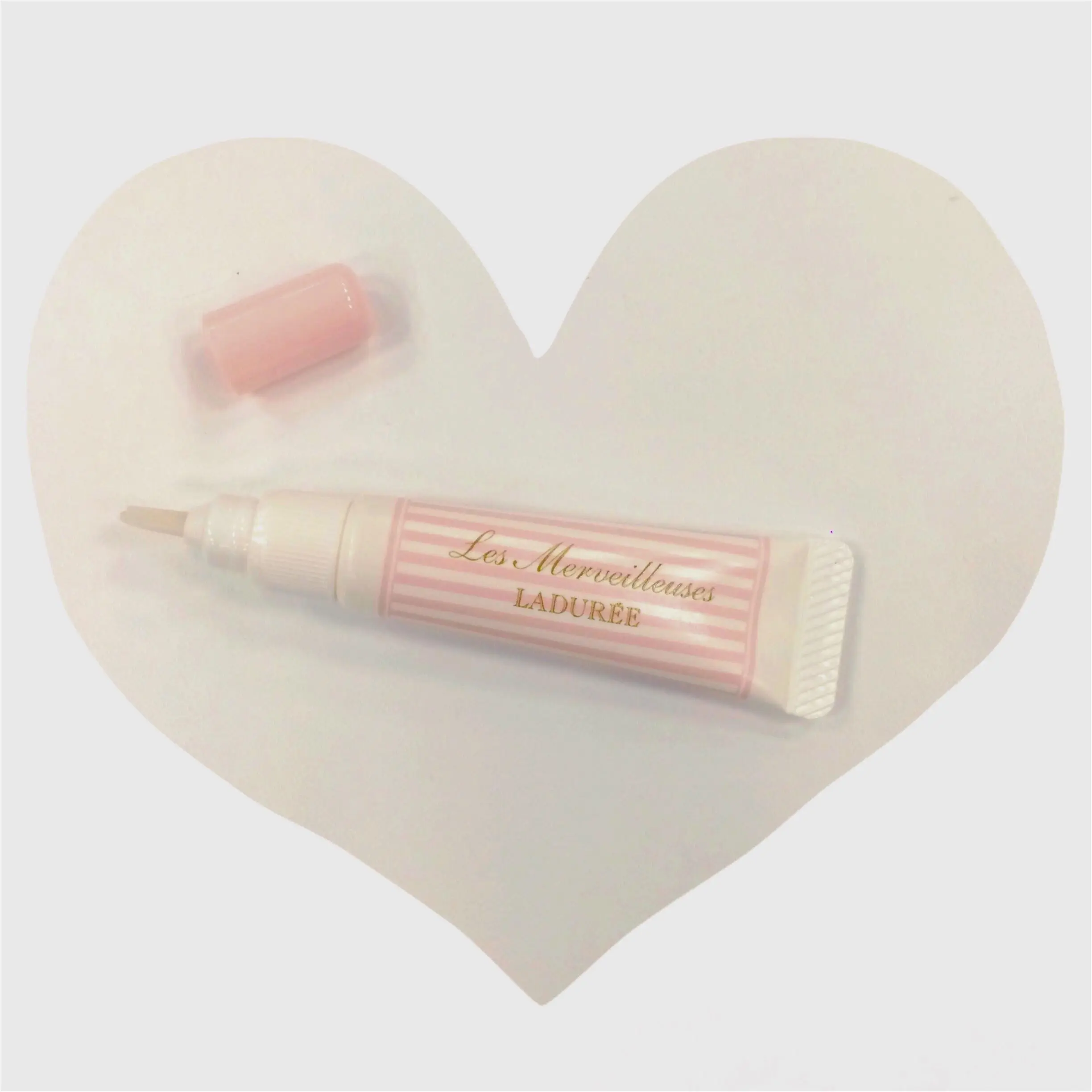 デスクで気軽にネイルケア♡ とろける香りでリラックスタイムを_1