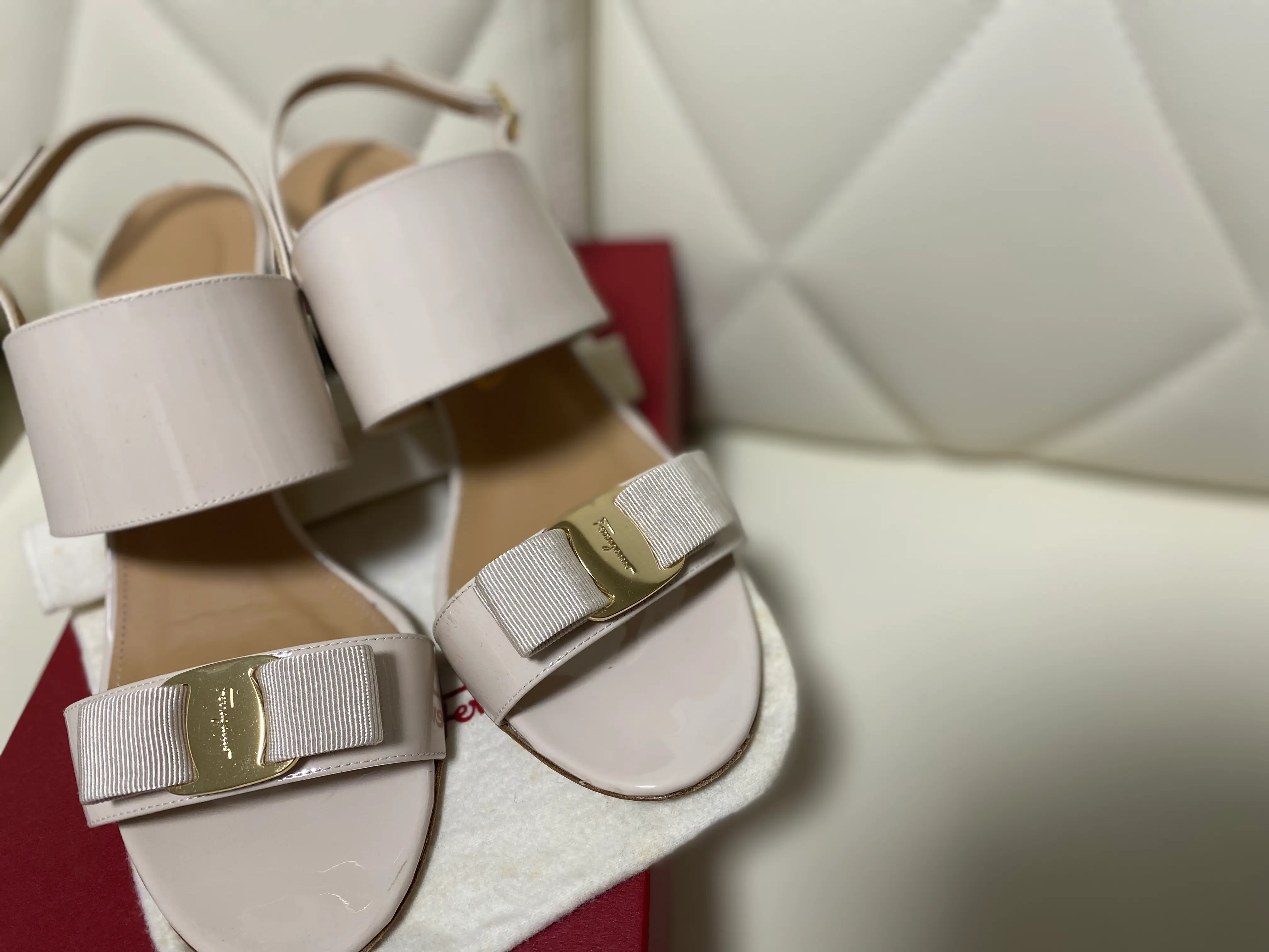 フェラガモ サンダル Ferragamo チャンキーヒール パテント ベージュ イタリア ヒール ハイブランド