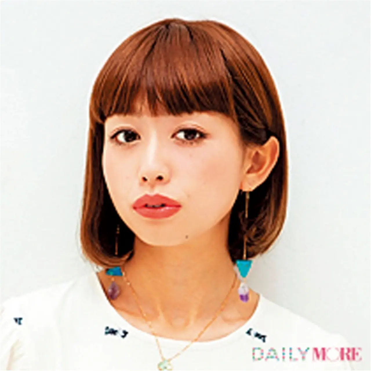 単色×珊瑚風ストーンでいち早くバカンスネイルを♡【モアビューティズ木野園子ちゃんのネイルをパパラッチ!】_1