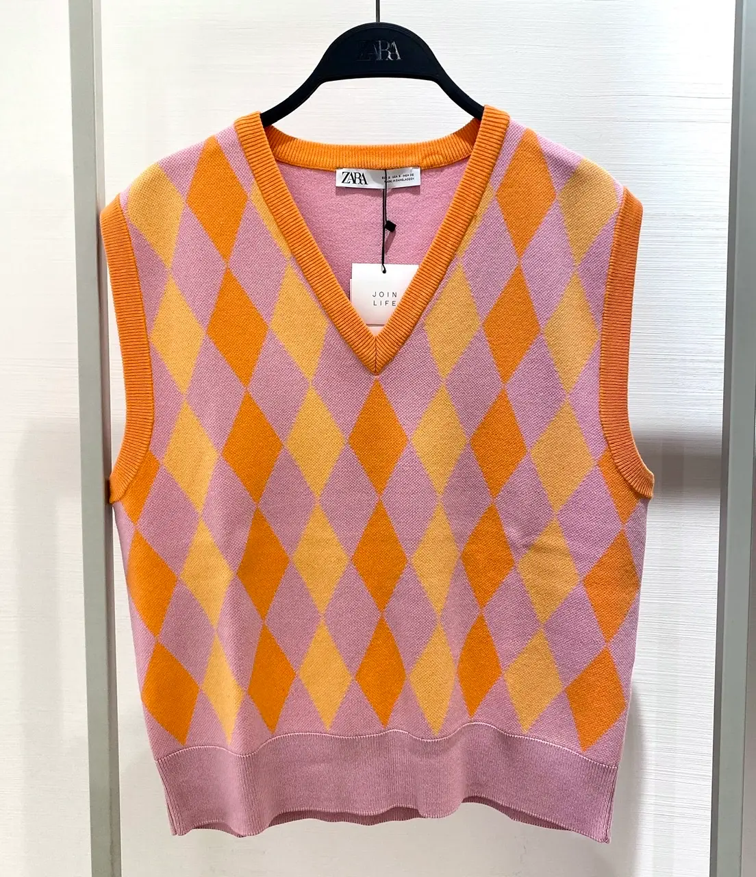ZARAのダイヤニットベスト