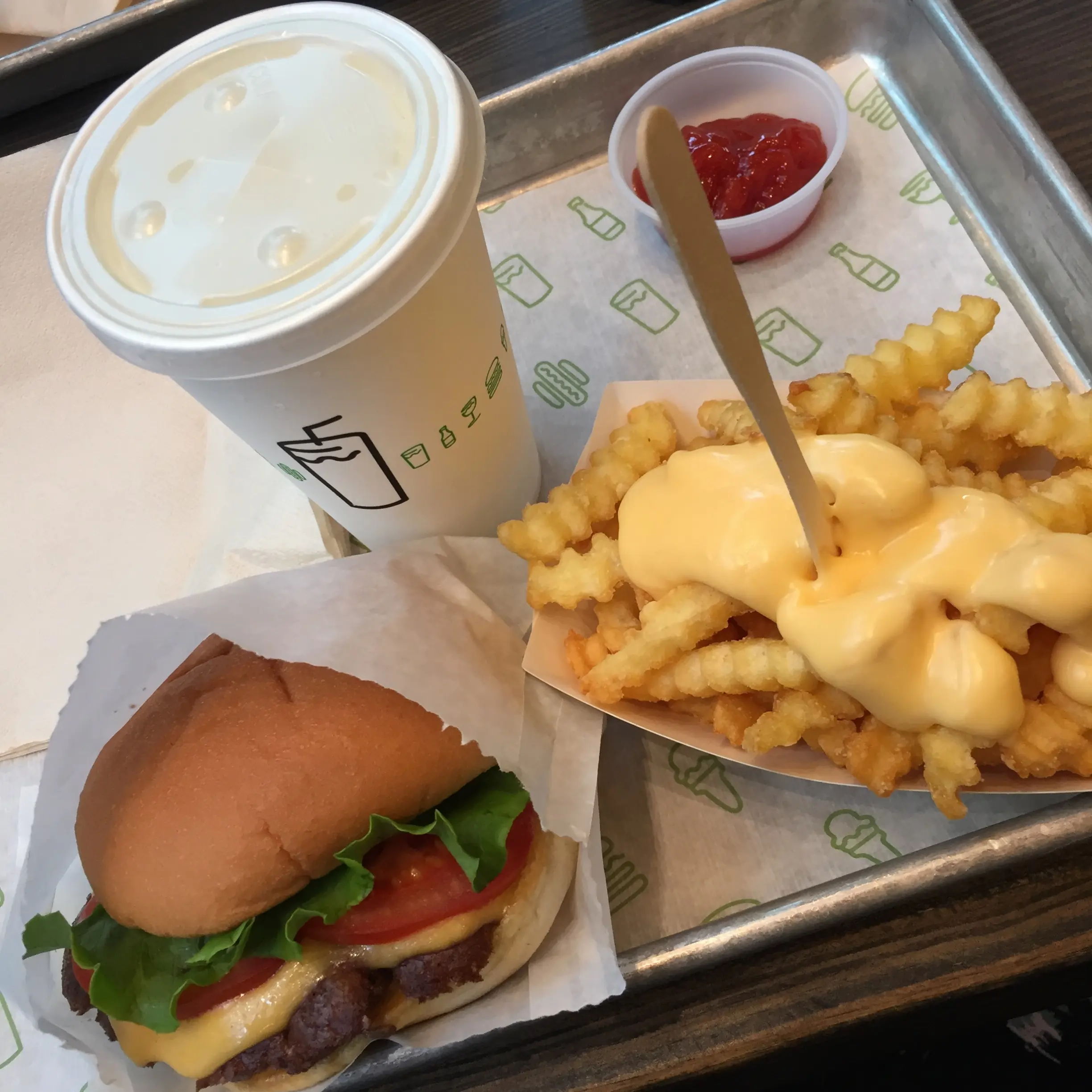 並ばずに食べるならこの店舗!?人気ハンバーガー店【SHAKE SHACK】でNY気分を満喫☆★_8