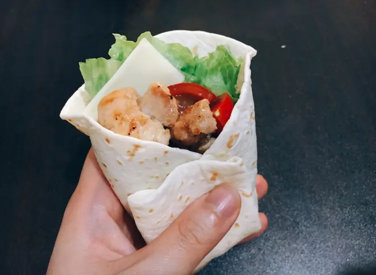 【食卓で旅する/トレ飯】〜メキシコ編〜おうちで簡単ハニーチキンの彩りタコス_3