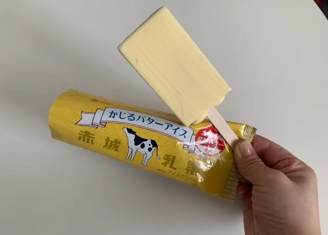 かじるバターアイスをコーヒーに入れてアレンジ♡ウインナーコーヒーのようなまろやかな味に_1