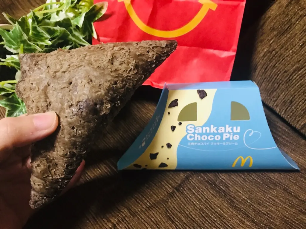 【マクドナルド】定番スイーツ《三角チョコパイ》にクッキー&クリーム味が新登場♡_2