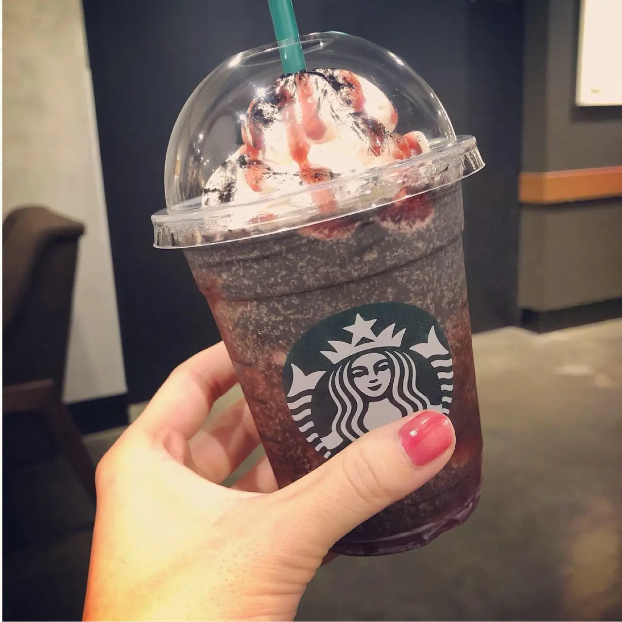 <スタバ*ハロウィン>10/18日の入り時刻から販売開始!真っ黒なフラペチーノ?!を早速飲んできました♡_2