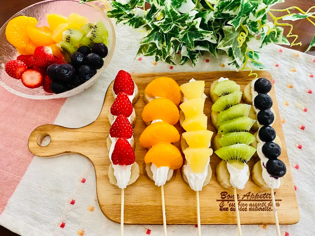 【おうちカフェ】超簡単なのに可愛さ満点!ひんやりスイーツ《冷凍フルーツ棒》が絶品♡Part2_5