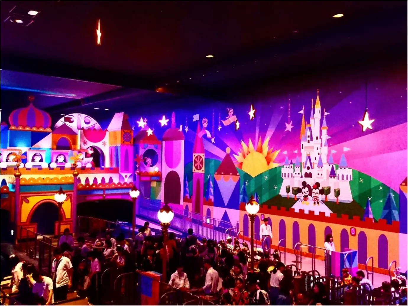 【 しの散策 】東京ディズニーリゾート 35周年 ★ リニューアルした《 イッツ・ア・スモールワールド 》が 可愛いすぎる ♪_4