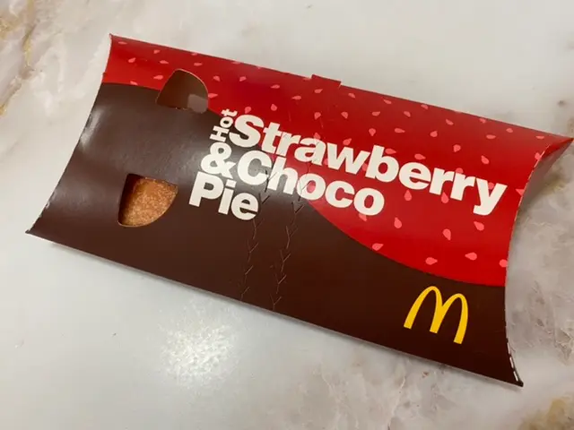 【マック期間限定】話題沸騰!ずるいチョコいちごパイの感想は?_1