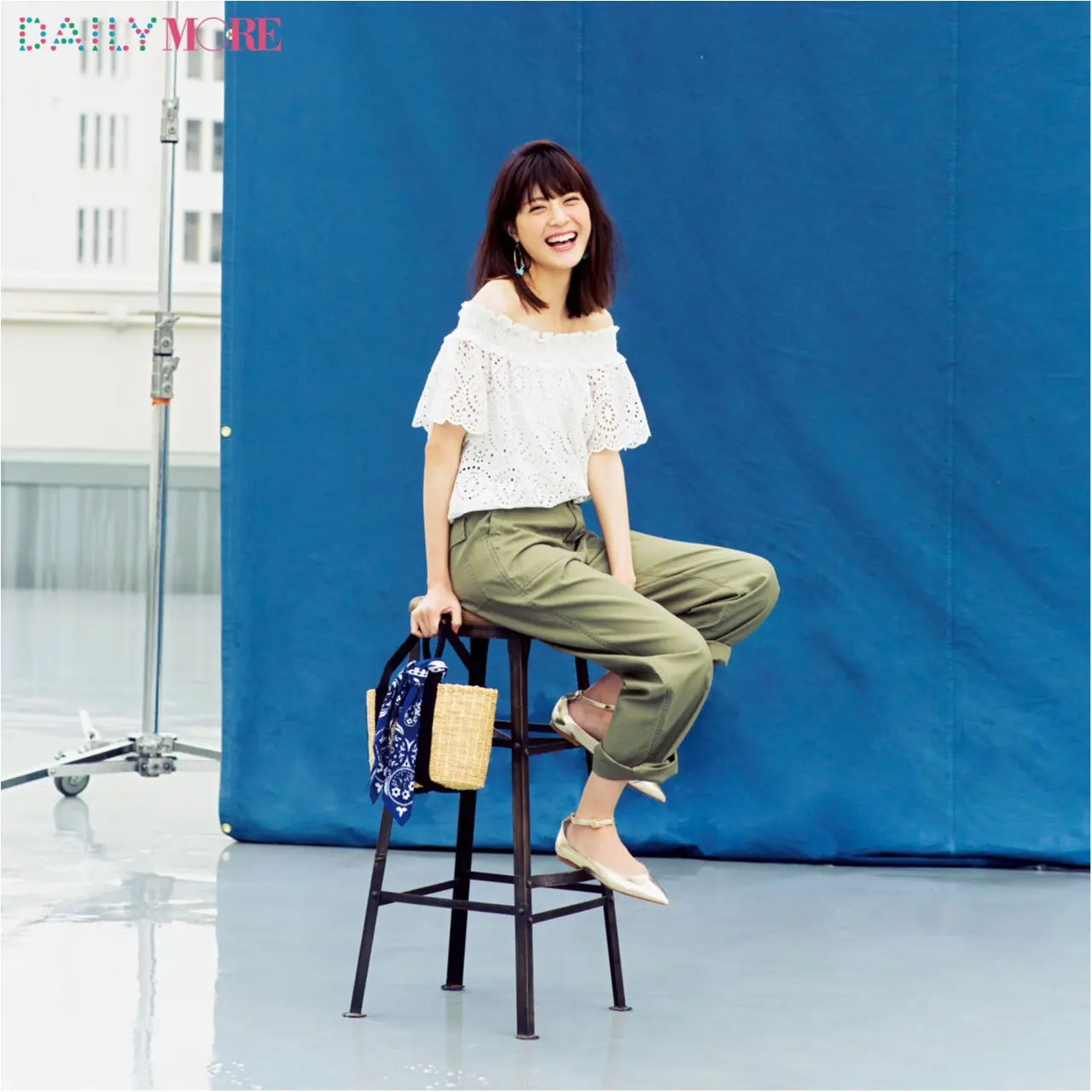 【今日のコーデ/佐藤ありさ】気持ちよく晴れた日曜日は白ブラウスで甘辛MIXが気分♪_1