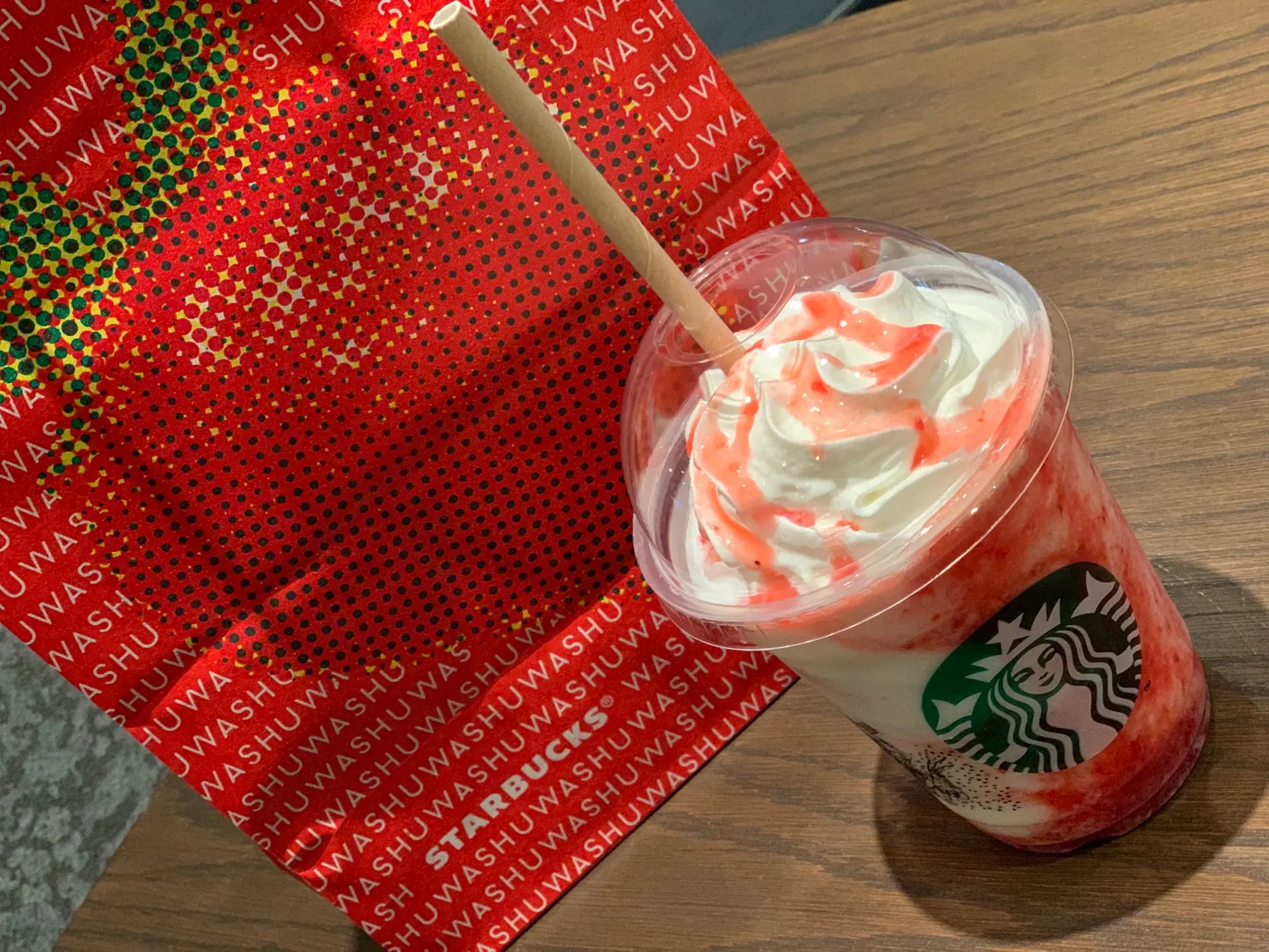 《○○の時だけ飲める⁈❤️》出会えたら超ラッキー!【スタバ】第3のいちごフラペチーノあらわる☻_3