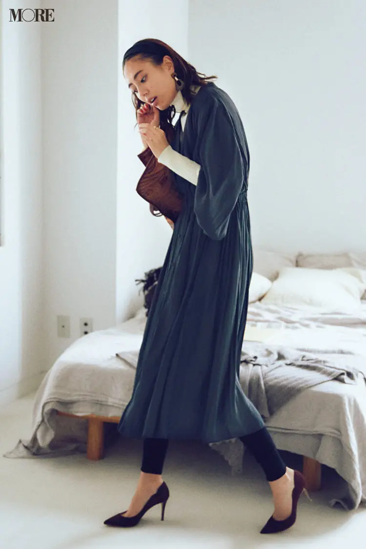 白ニットコーデ【2020冬〜春】- 着膨れしない細見えテクニックなど、白い服の最旬レディースコーディネートまとめ_22
