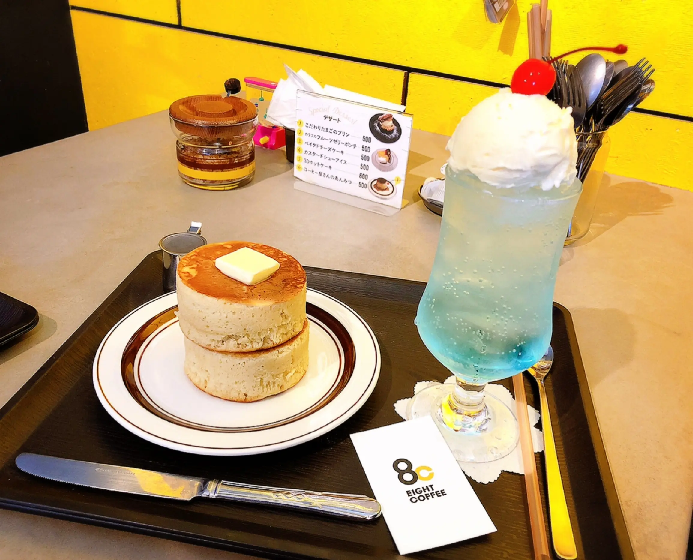 【#静岡】空色クリームソーダとふかふか3Dホットケーキ♡純喫茶風のモダンなカフェ《8COFFEE》_6
