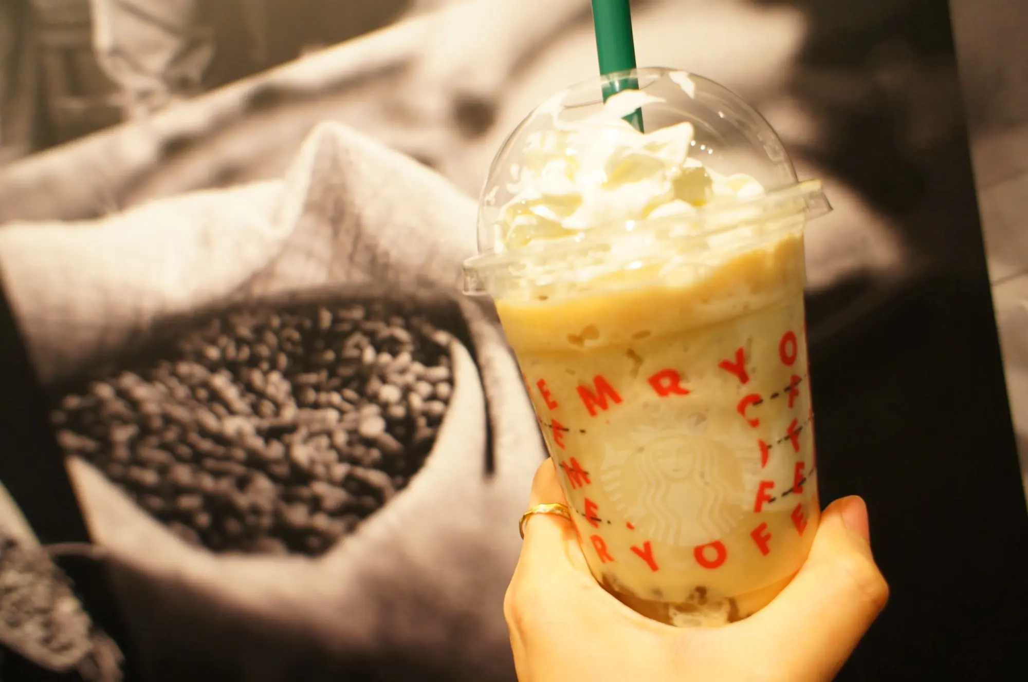 《1週間限定発売❤️》おすすめトッピングは○○!【スタバ】新作ほうじ茶クリームフラペチーノ☻_2