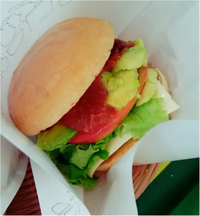 販売終了まであと8日!!【モスバーガーのアボガドチリバーガ】&新発売♪【スタバのコーヒージェリー&クリーミーバニラF】の期間限定グルメネタ2本立て*(443 まゆ_1