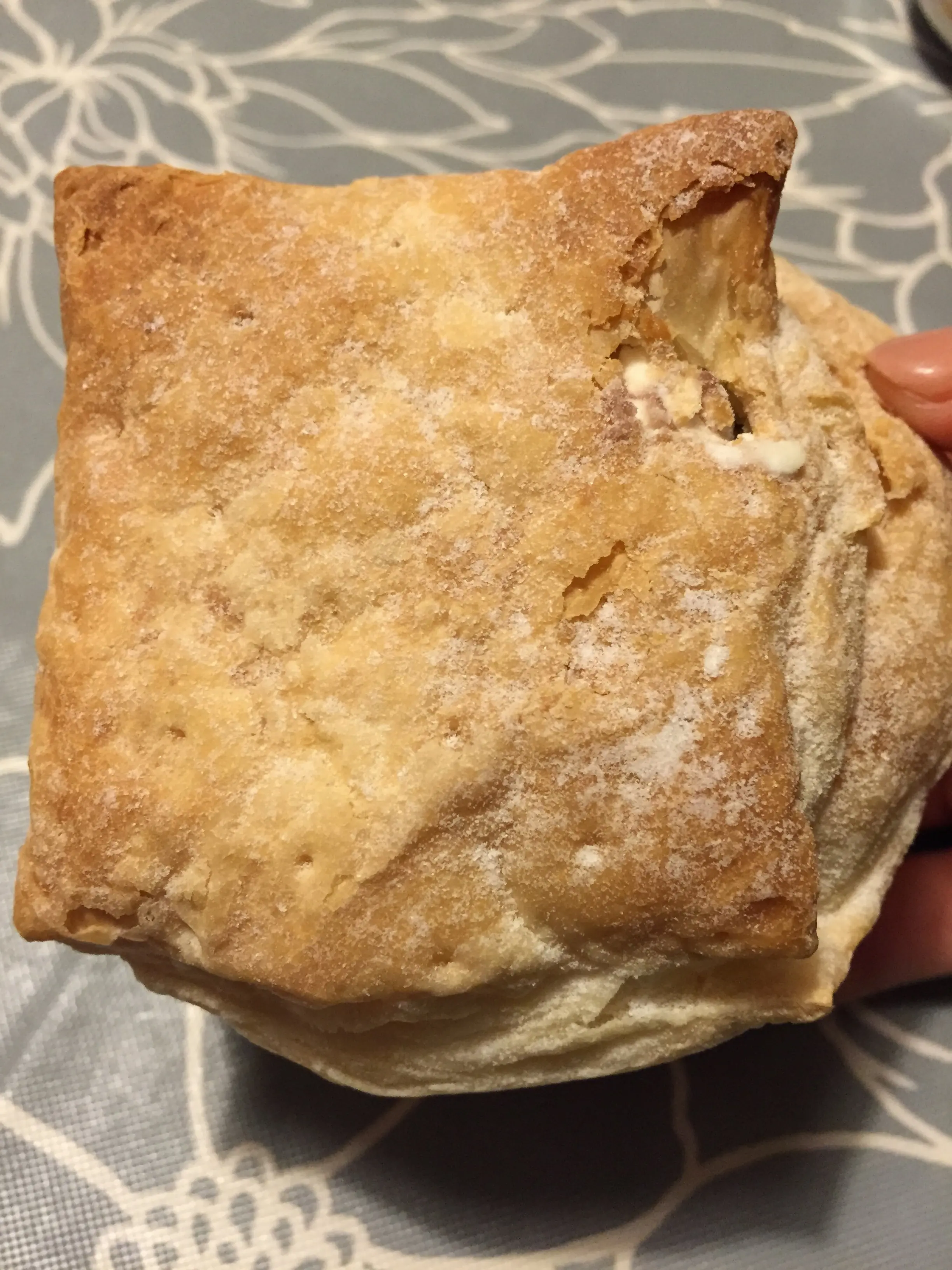 【コンビニスイーツ:ローソン】シュークリームなのにパイ!餡子が入った和風スイーツ♡_2