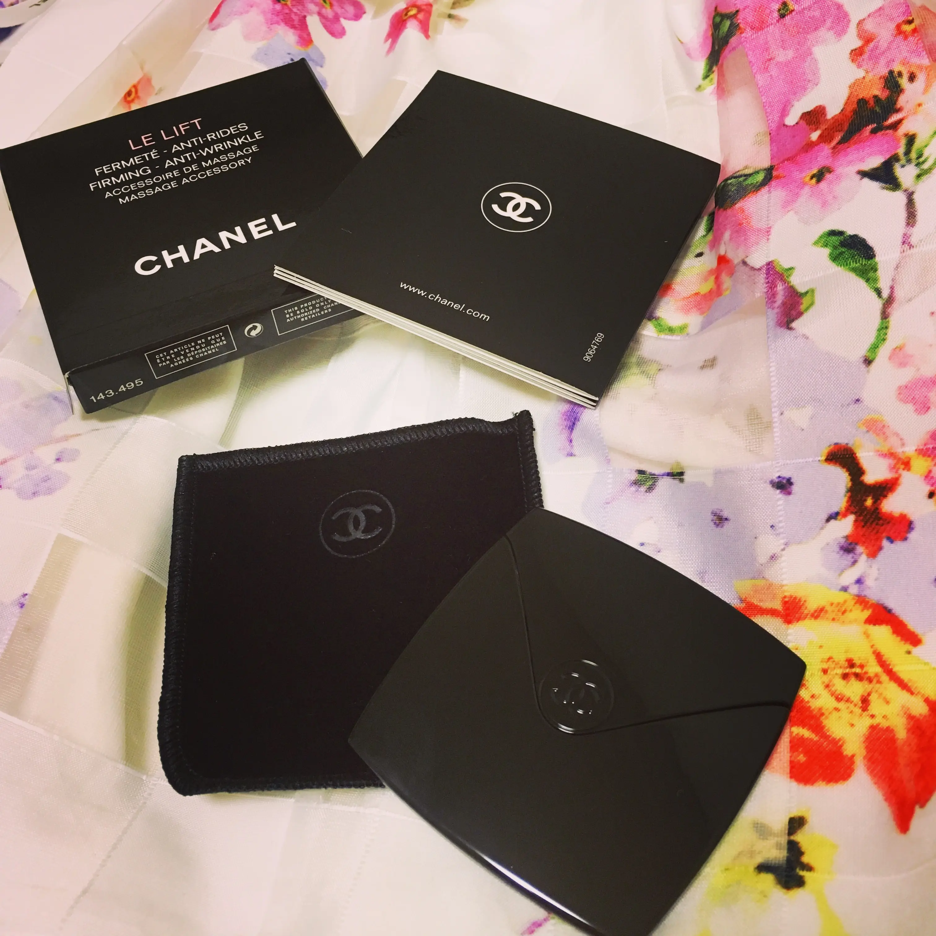 "今年こそ小顔王に私はなる!"私の小顔をつくるのは《CHANEL》のマッサージツール♡_1