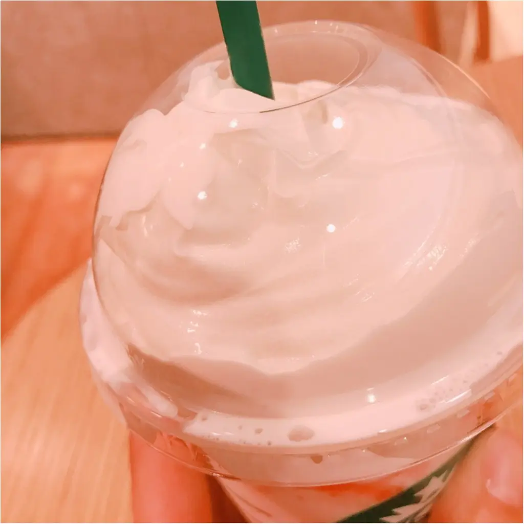 ☆★スタバ新作速報★☆長年愛され続ける大人気フレーバーが今年も帰ってきた♪本日発売‼︎『ストロベリークリームフラペチーノ®』が今年も激アツな予感♡_3