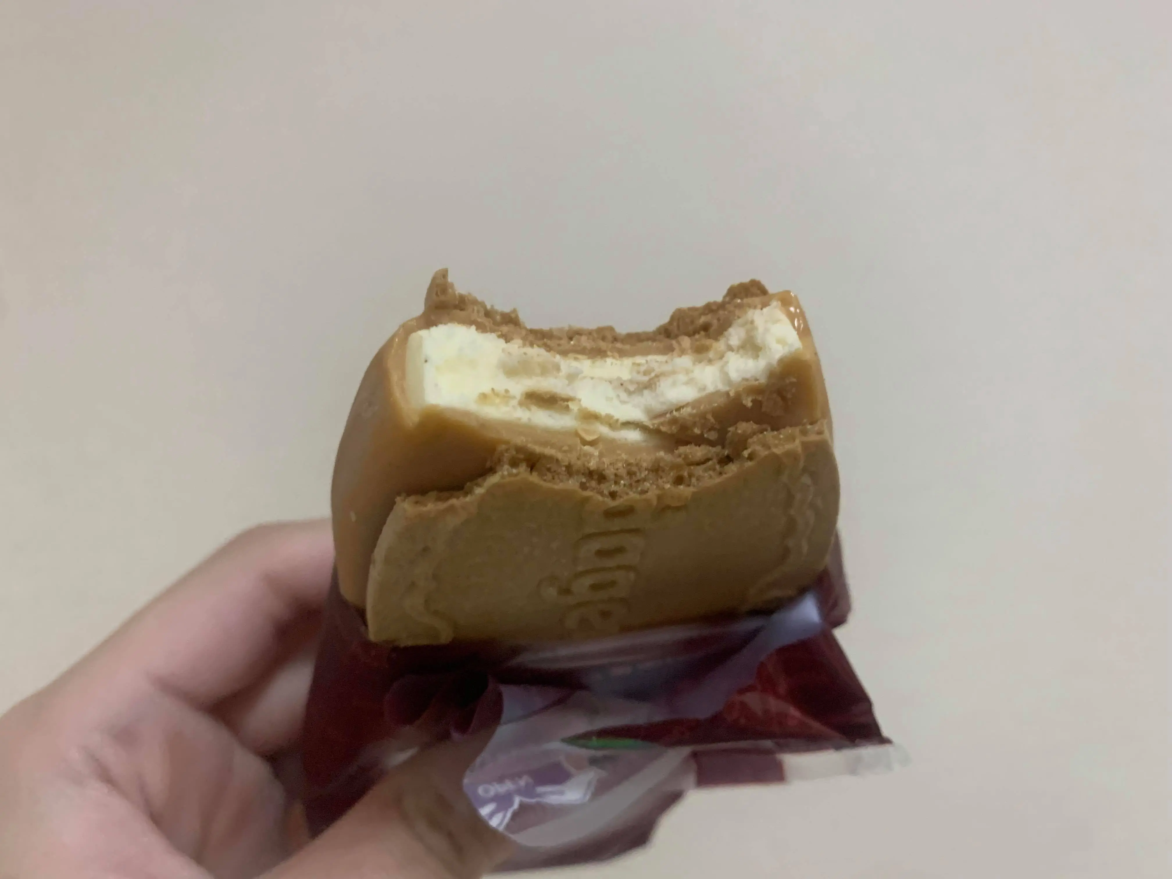 【新作アイス】発酵バター使用の濃厚クリスピーサンド♡ハーゲンダッツ「アーモンドバターサンド」がめちゃうま!_3